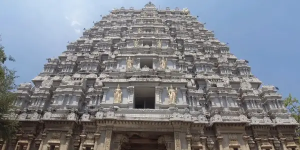 Raja gopuramat Alipiri